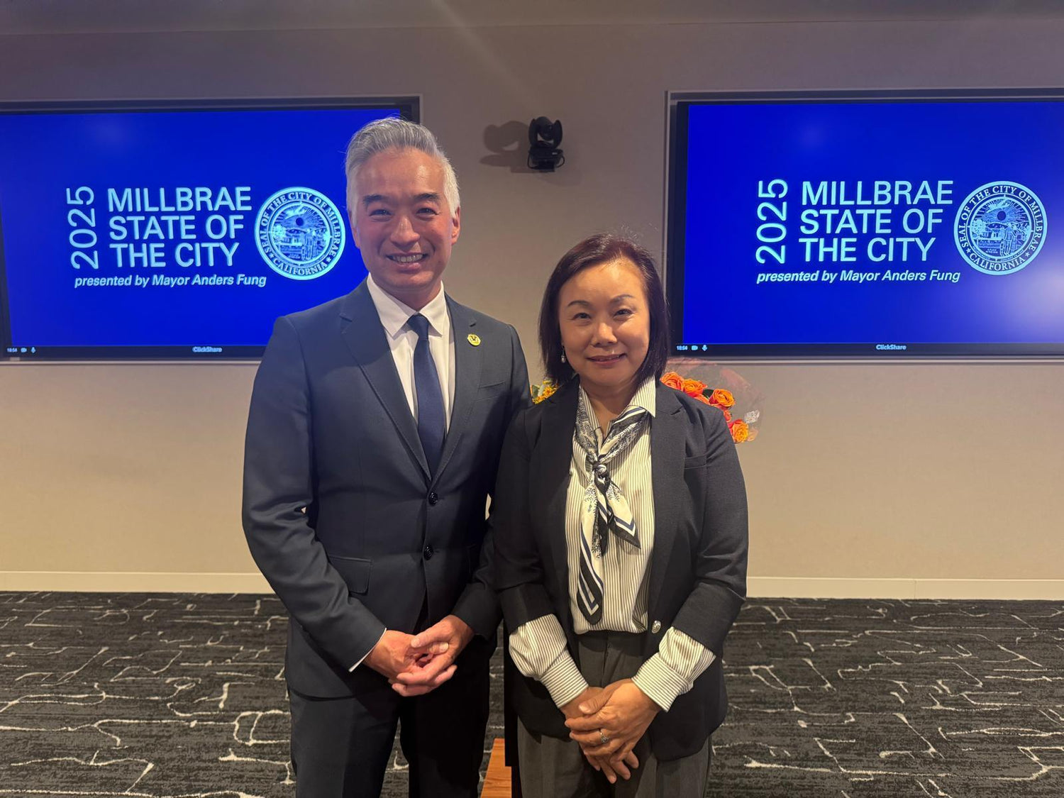 Sato bio會長Sato女士在美國米爾布雷市，向市長致辭和說明今後的措施