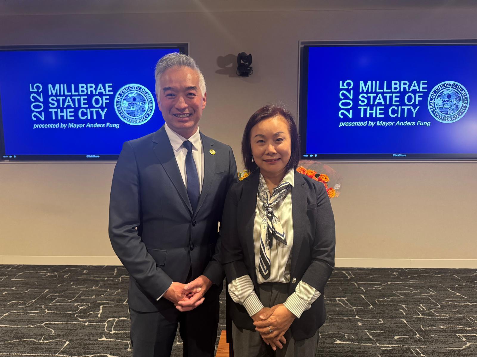 Sato bio會長Sato女士在美國米爾布雷市，向市長致辭和說明今後的措施